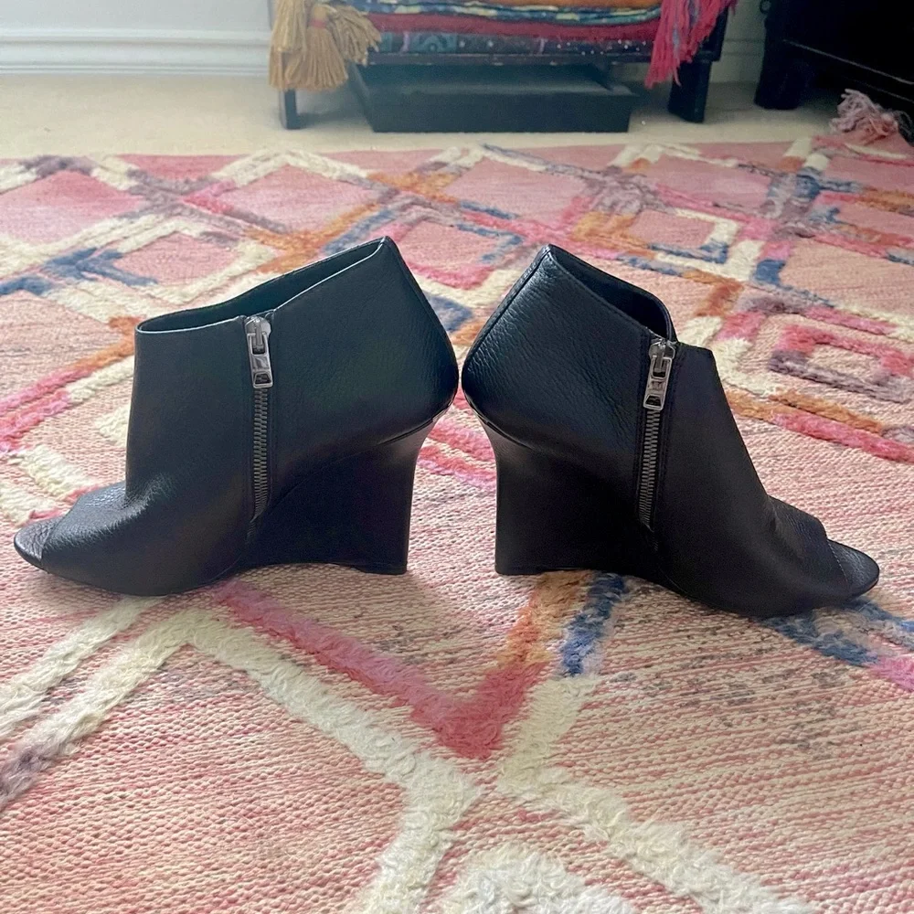 Burberry Size 9 Black Leather Peeptoe Booties